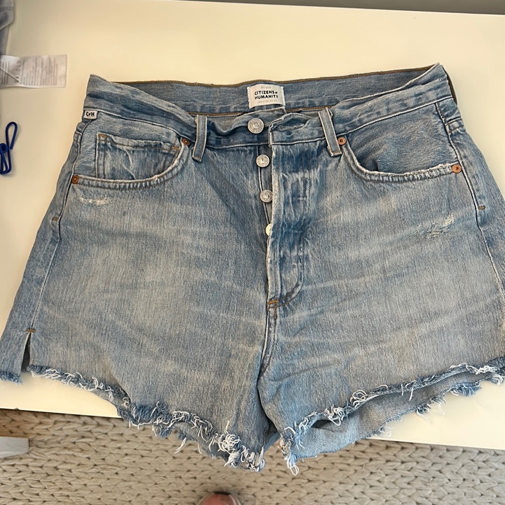 Citizens of Humanity Marlow Easy Jean shorts raw hem size 26